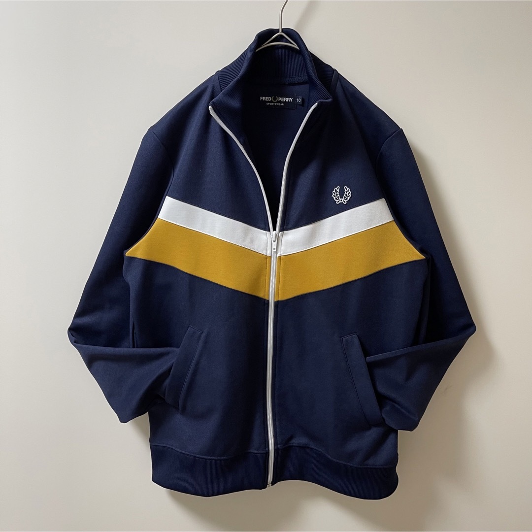 FRED PERRY - 新品同様】フレッドペリー古着トラックジャケット FRED PERRY - 新品同様】フレッドペリー古着トラックジャケット