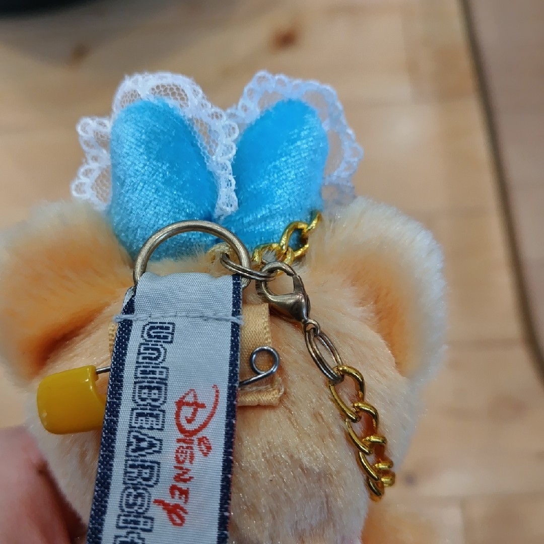 Disney(ディズニー)のユニベア　アプリコット　バッジ付きキーチェーン エンタメ/ホビーのおもちゃ/ぬいぐるみ(キャラクターグッズ)の商品写真