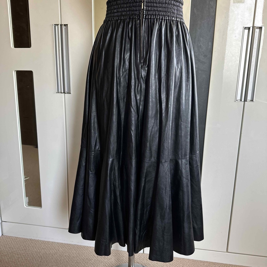 EPOCA(エポカ)のエポカ黒フェイクレザースカート レディースのスカート(ロングスカート)の商品写真