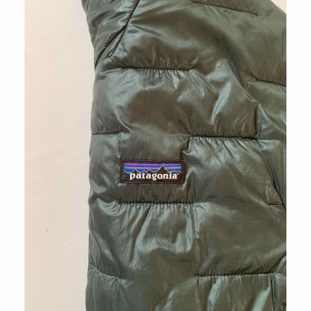 patagonia(パタゴニア)のpatagonia マイクロパフジャケット　Sサイズ　深緑 メンズのジャケット/アウター(ダウンジャケット)の商品写真