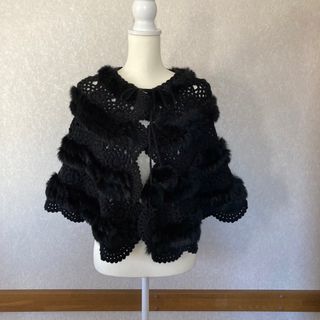 セシルマクビー(CECIL McBEE)の美品　ポンチョ　ラビットファー　黒　セシルマクビー(ポンチョ)