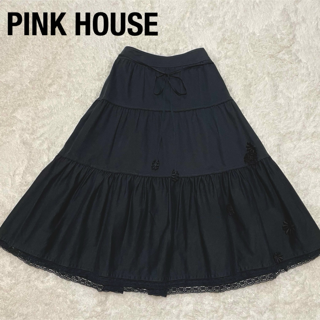 PINK HOUSE(ピンクハウス)の美品　ピンクハウス　フラワーリボン付き　裾レース　ティアード　スカート　ブラック レディースのスカート(ロングスカート)の商品写真