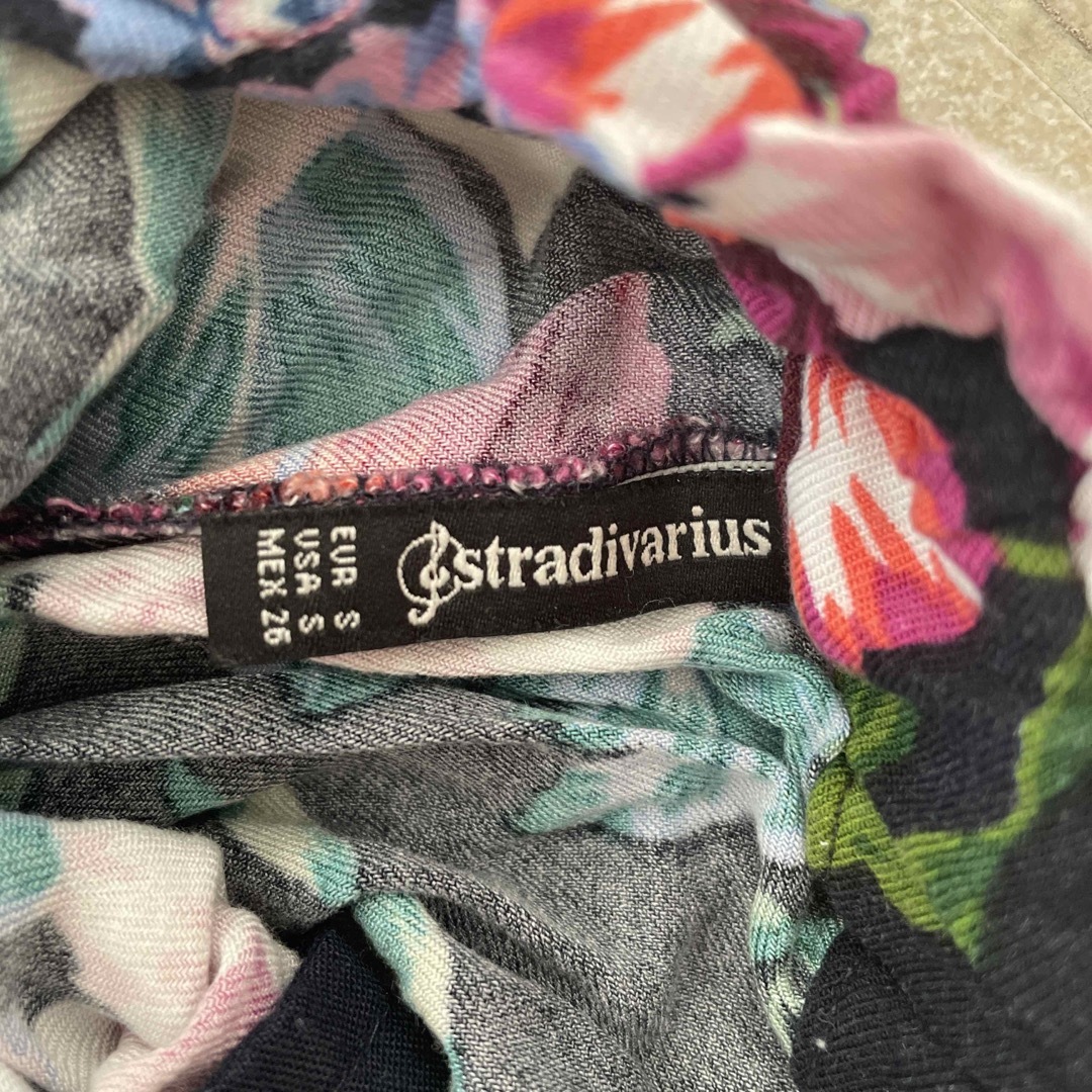 stradivarius(ストラディバリウス)のストラディバリウスの可愛い花柄ショートパンツ レディースのパンツ(ショートパンツ)の商品写真