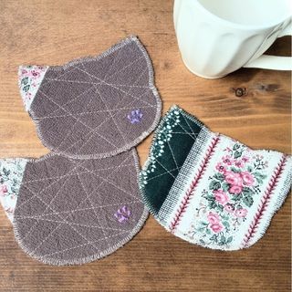 C10. 猫足刺繍コースター　3枚セット(キッチン小物)