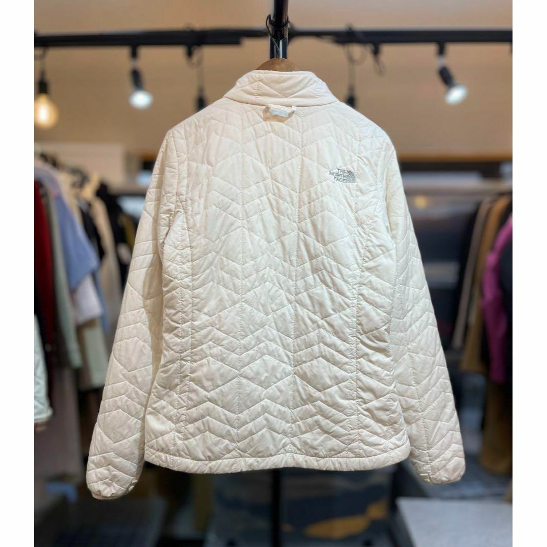 THE NORTH FACE(ザノースフェイス)のTHE NORTH FACE ノースフェイス 中わた入り ブルゾン S ホワイト レディースのジャケット/アウター(ブルゾン)の商品写真