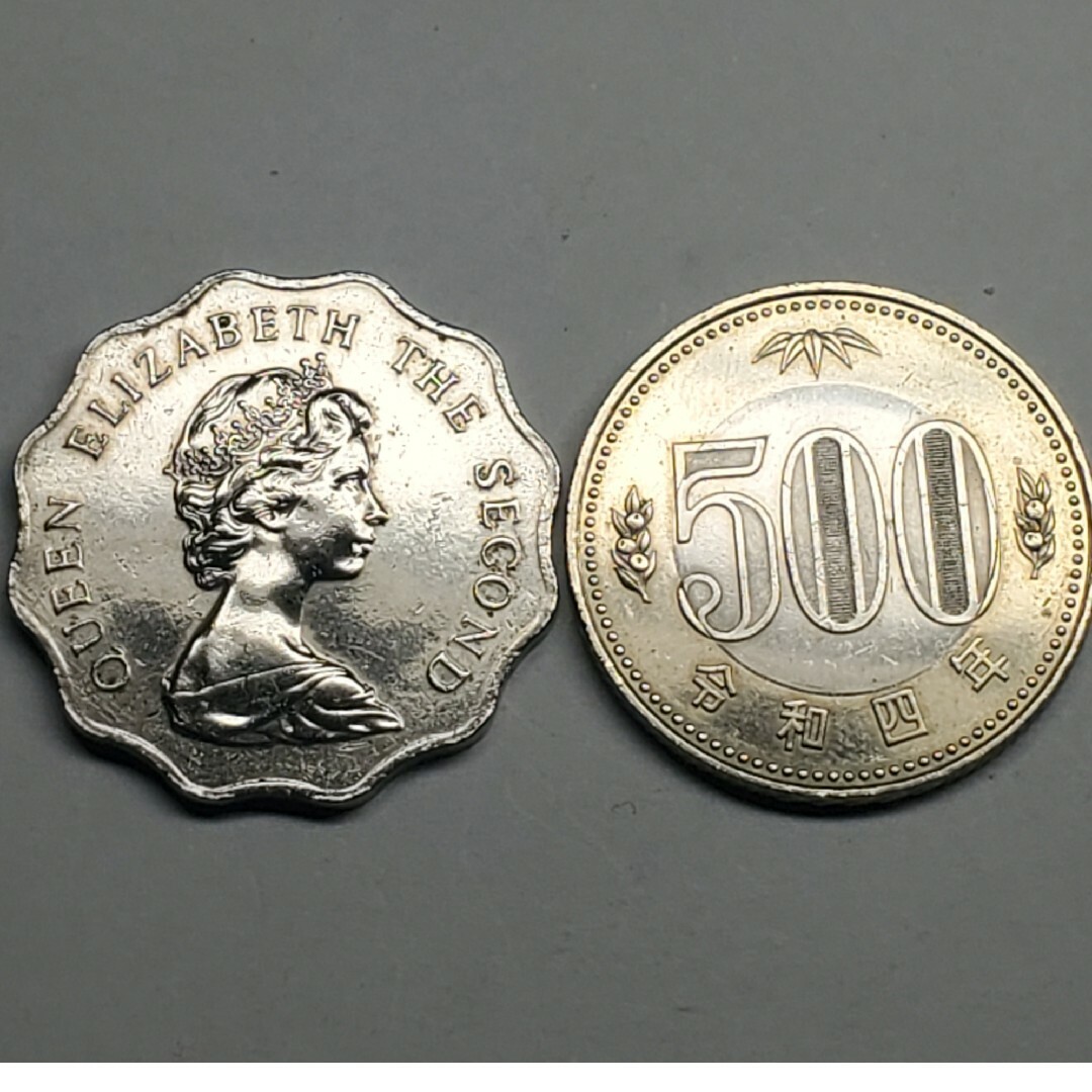 ヴィンテージ香港2ドル1983年エリザベス2世戴冠させたライオン ホタテ波形 エンタメ/ホビーの美術品/アンティーク(貨幣)の商品写真