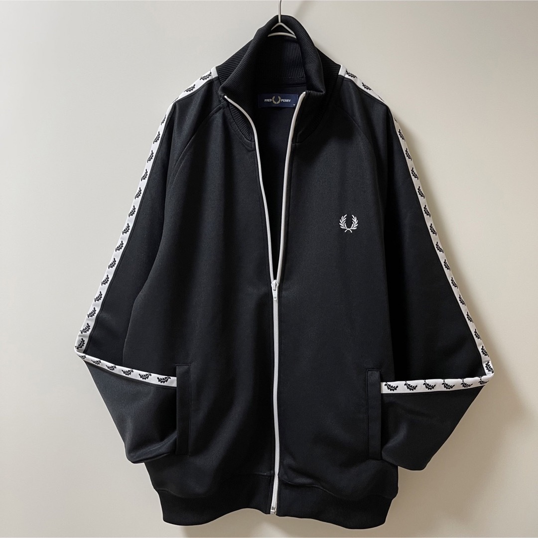 FRED PERRY - 新品同様】フレッドペリー刺繍トラックジャケット古着