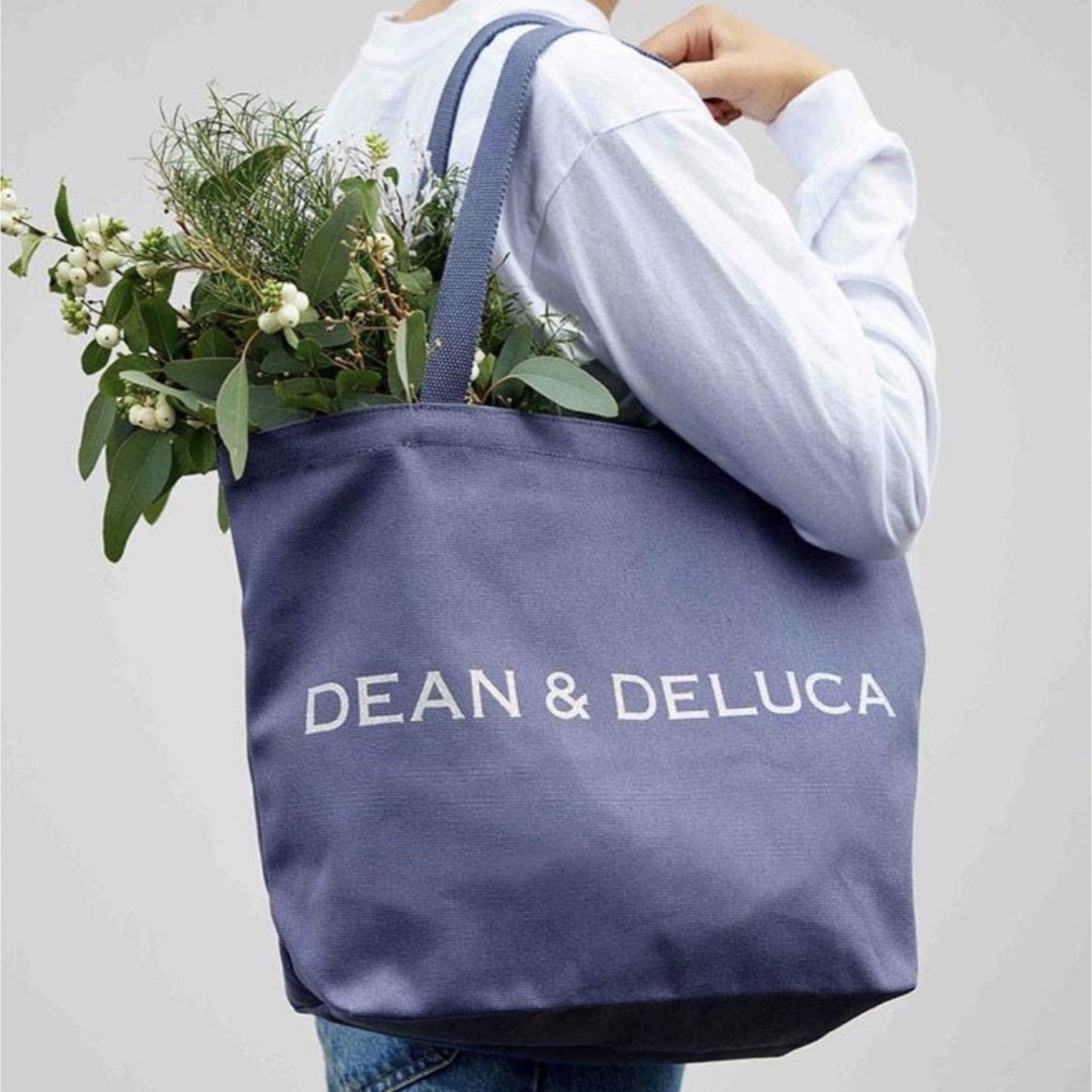 DEAN & DELUCA(ディーンアンドデルーカ)のDEAN&DELUCA チャリティートートバッグ ブルーグレー  SとL メンズのバッグ(トートバッグ)の商品写真