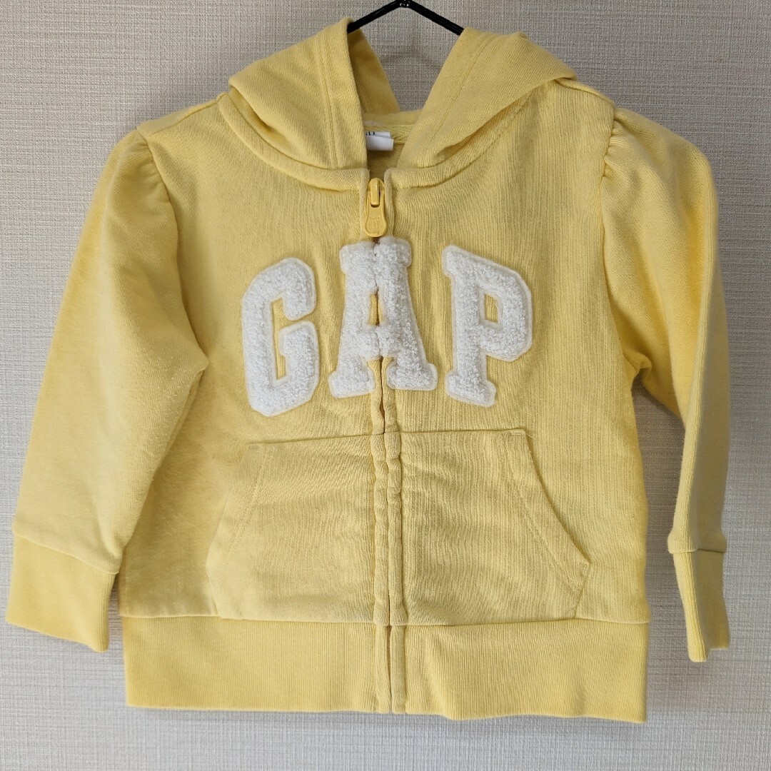 babyGAP(ベビーギャップ)の【babygap】12-18m/80cm  ギャップ　ロゴパーカー　イエロー キッズ/ベビー/マタニティのベビー服(~85cm)(トレーナー)の商品写真