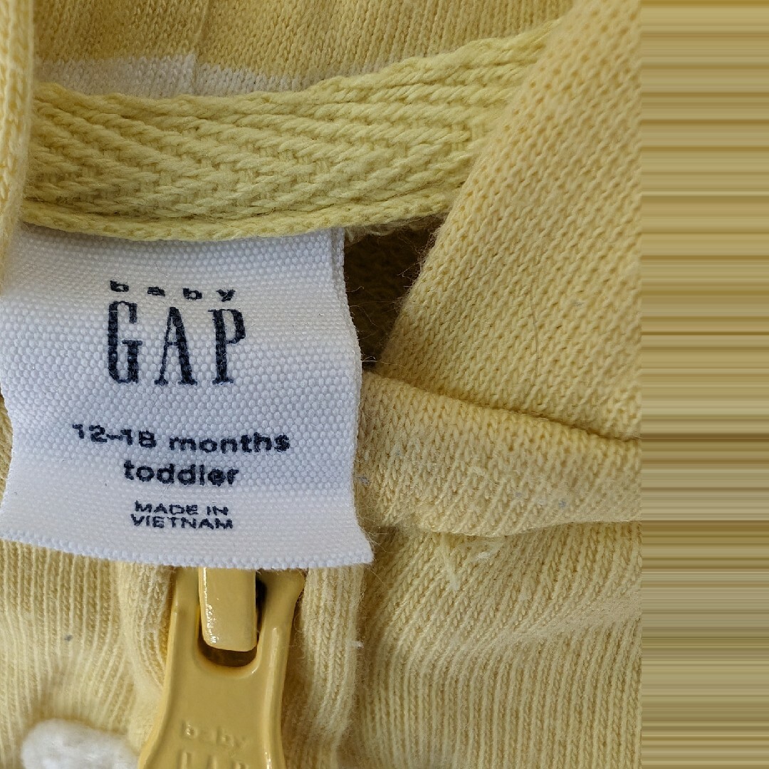 babyGAP(ベビーギャップ)の【babygap】12-18m/80cm  ギャップ　ロゴパーカー　イエロー キッズ/ベビー/マタニティのベビー服(~85cm)(トレーナー)の商品写真