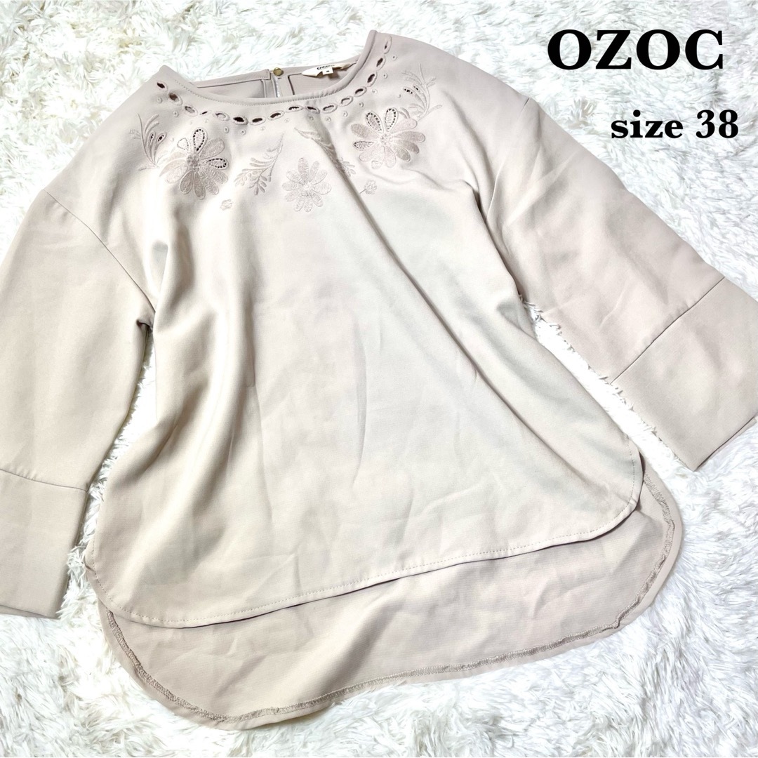 OZOC(オゾック)の極美品✨ OZOC オゾック　ブラウス　花刺繍　Mサイズ　ベージュ レディースのトップス(シャツ/ブラウス(長袖/七分))の商品写真