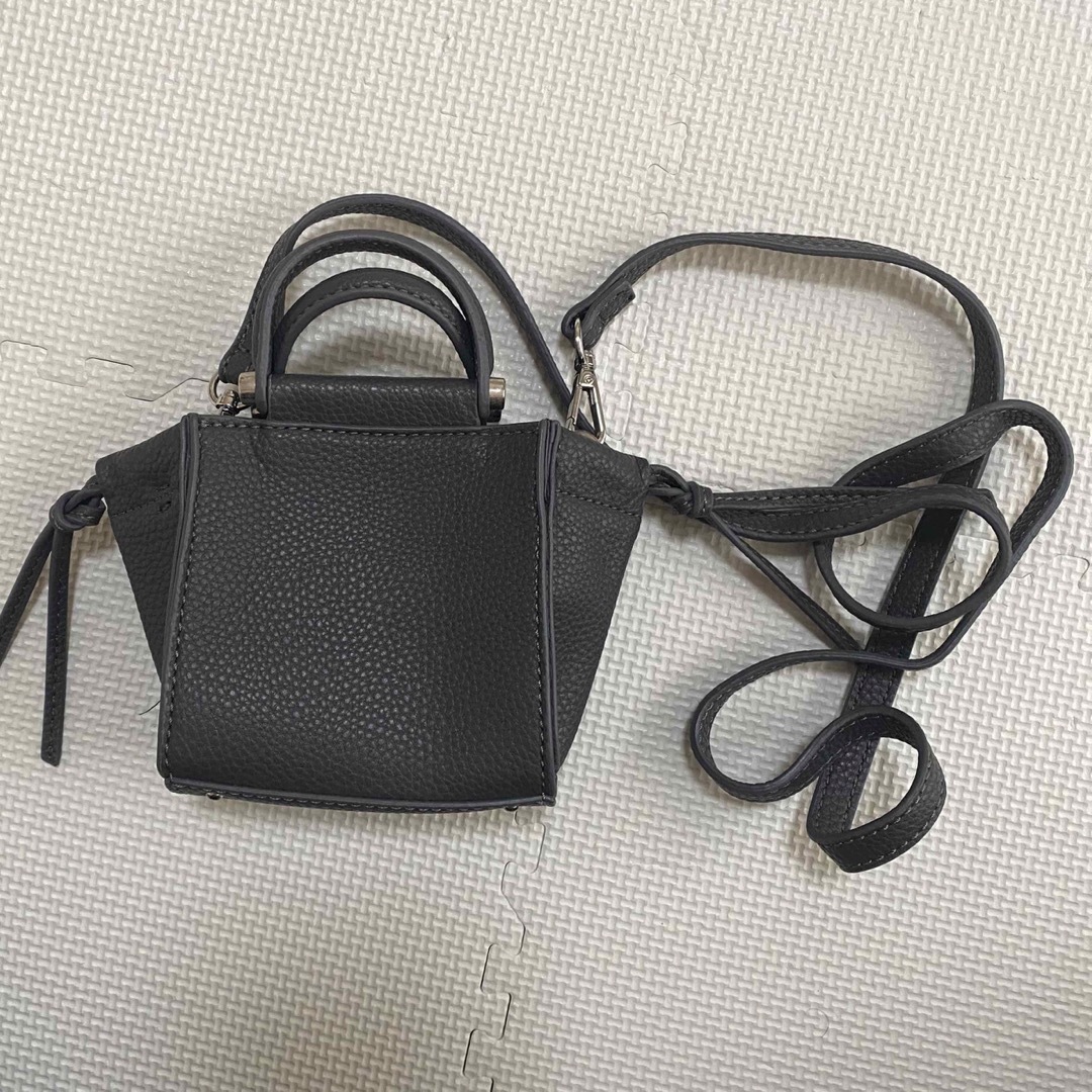 apart by lowrys(アパートバイローリーズ)のスマホショルダー📱ミニbag スマホ/家電/カメラのスマホアクセサリー(ネックストラップ)の商品写真