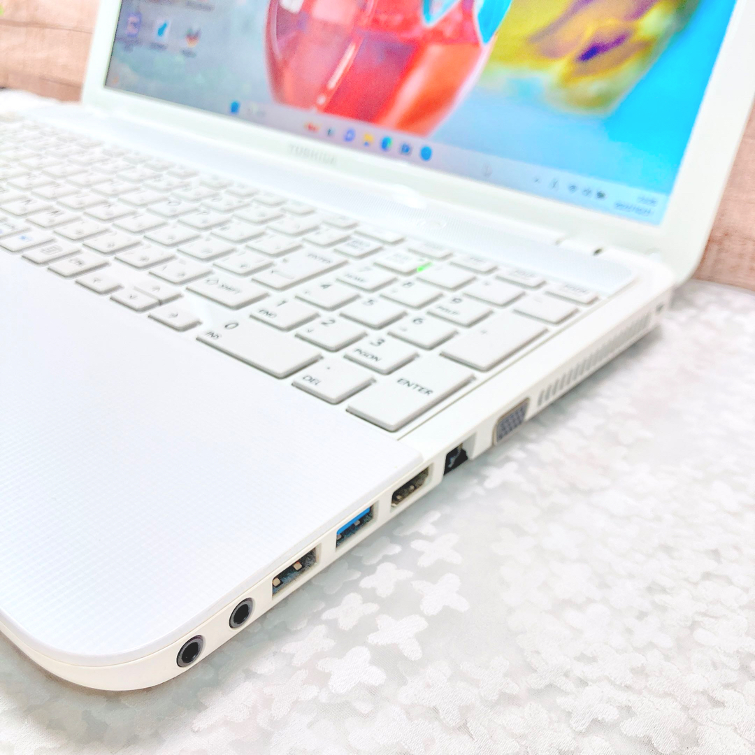 東芝 - i5✨メモリ8GB‼SSD256GB❣WEBカメラ✨ブルーレイ✨白ノート