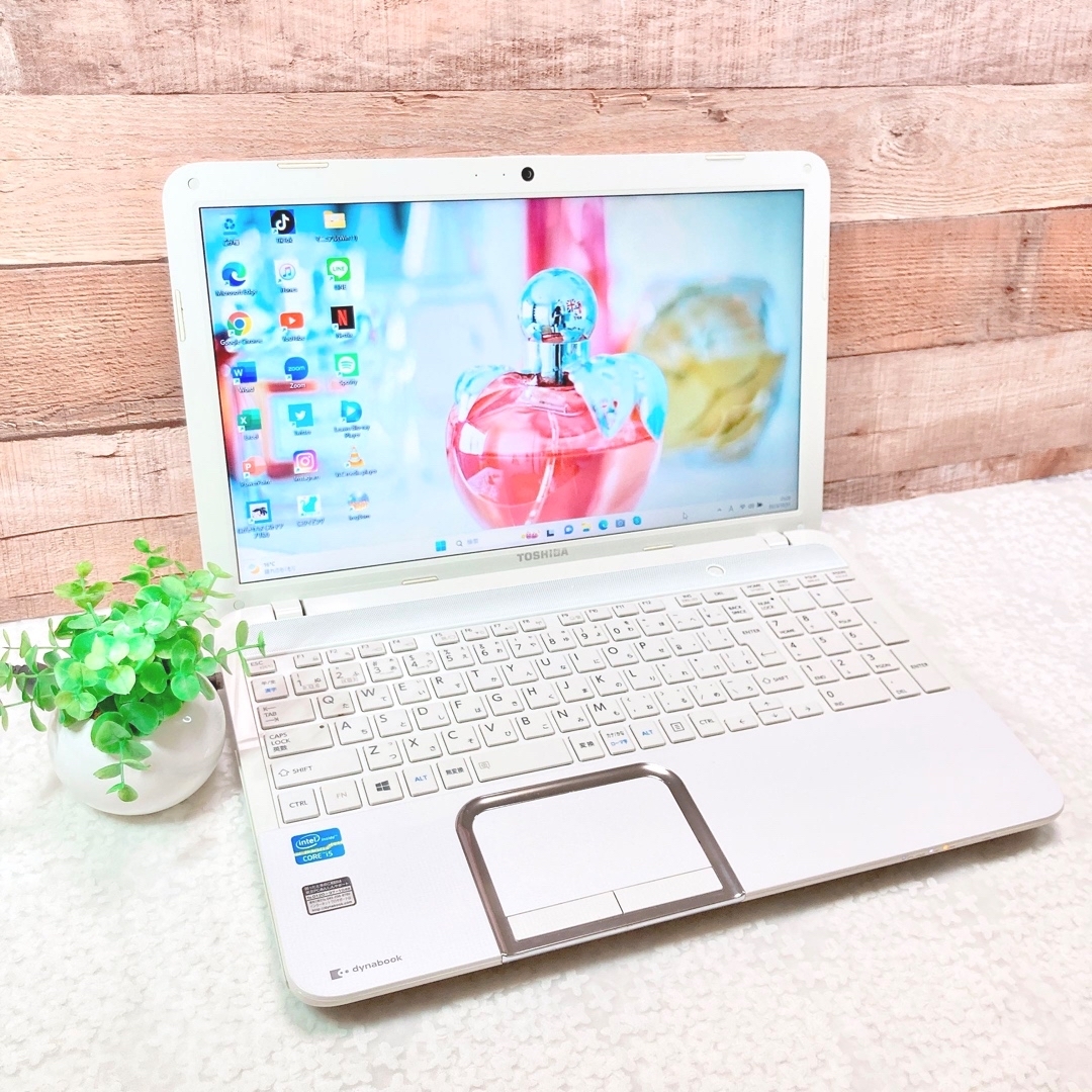東芝 - i5✨メモリ8GB‼SSD256GB❣WEBカメラ✨ブルーレイ✨白ノート