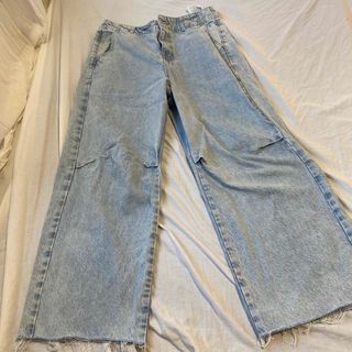 ザラ(ZARA)の【ZARA】タック入り パンツ デニム デニムパンツ  切りっぱなし ダメージ (デニム/ジーンズ)