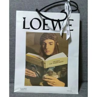 ロエベ(LOEWE)のロエベ紙袋 ショップ袋　スティーブン・マイゼル　リボン付き(ショップ袋)