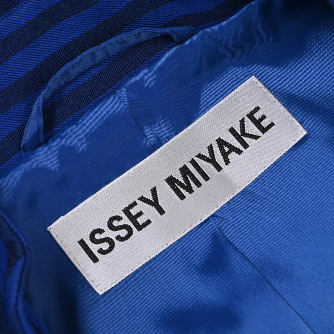 ISSEY MIYAKE(イッセイミヤケ)のISSEY MIYAKE 変形ストライプ コットン混 セットアップ レディースのジャケット/アウター(その他)の商品写真