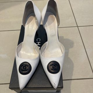 シャネル(CHANEL)のシャネル　パンプス白(ハイヒール/パンプス)