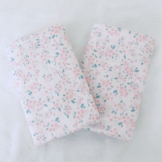 ハンドメイド ♡ ピンク お花柄 エルゴ  抱っこひも よだれカバー(スタイ/よだれかけ)