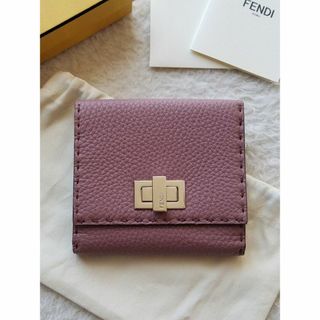 入手困難 FENDI フェンディ セレリア ピーカブー 2つ折り財布 - 財布