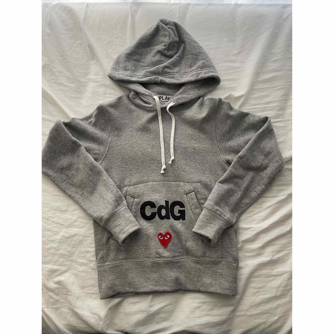 COMME des GARCONS(コムデギャルソン)のプレイコムデギャルソン　パーカー レディースのトップス(パーカー)の商品写真