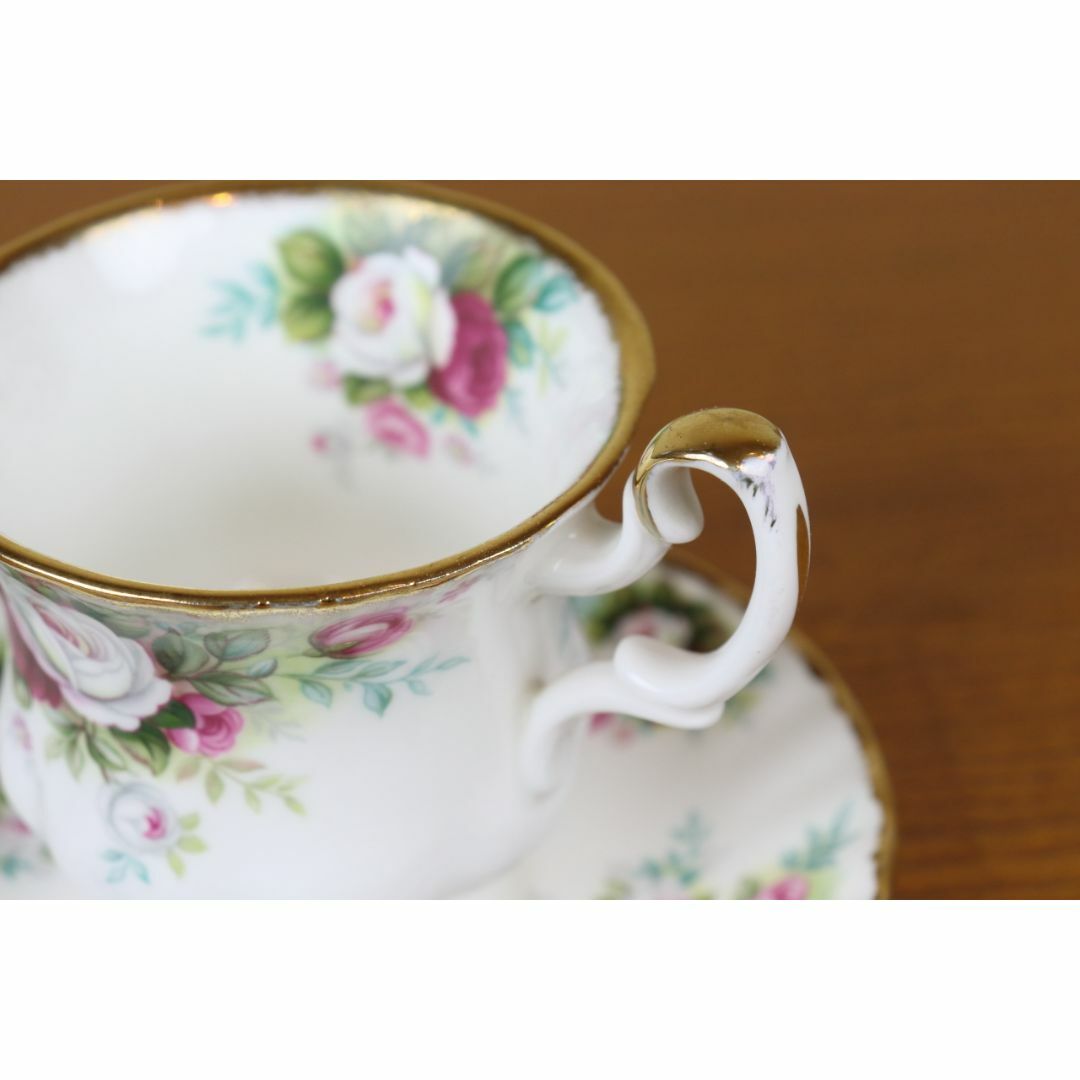 ROYAL ALBERT(ロイヤルアルバート)のロイヤルアルバート　セレブレーション　デミタスカップ　デュオ　薔薇　セカンド品 インテリア/住まい/日用品のキッチン/食器(食器)の商品写真