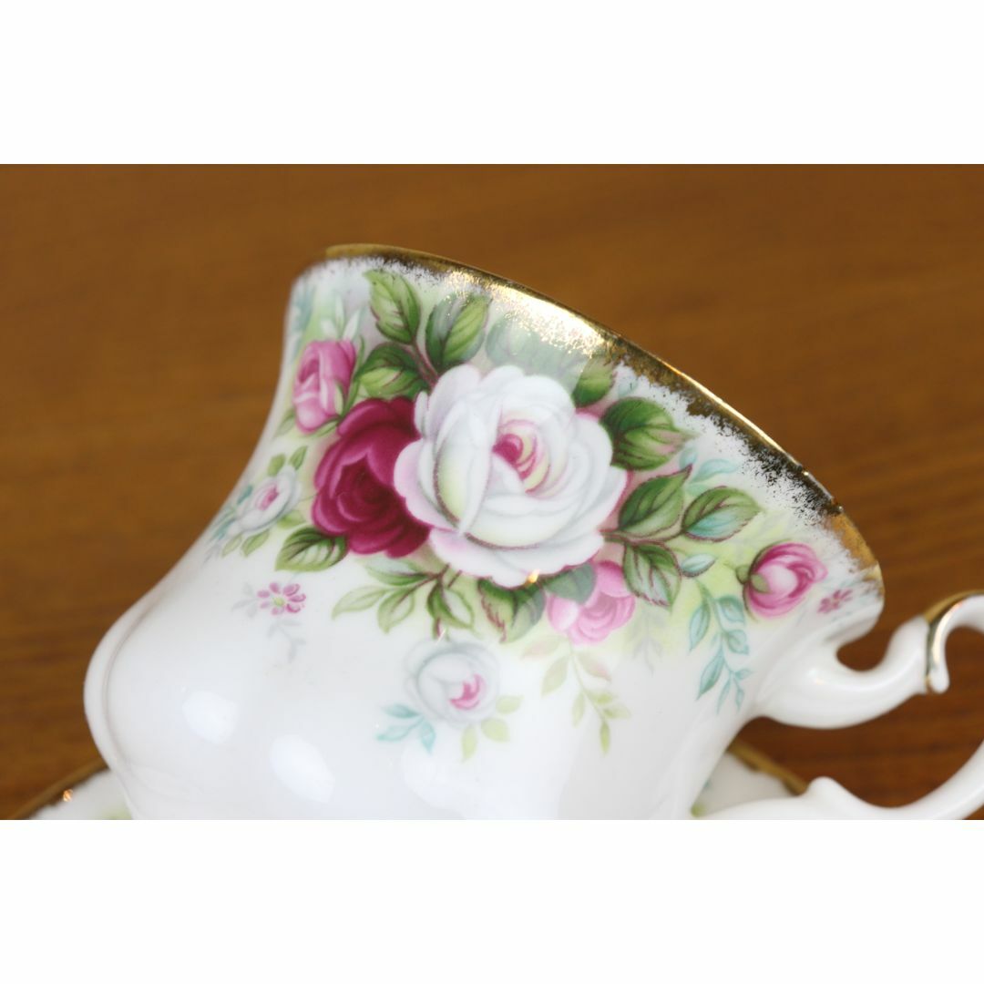 ROYAL ALBERT(ロイヤルアルバート)のロイヤルアルバート　セレブレーション　デミタスカップ　デュオ　薔薇　セカンド品 インテリア/住まい/日用品のキッチン/食器(食器)の商品写真