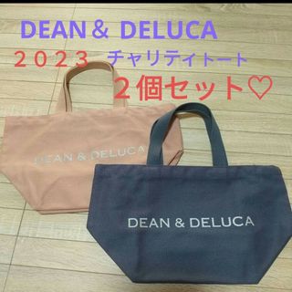 ディーンアンドデルーカ(DEAN & DELUCA)の２個　ディーン＆デルーカ　チャリティトートバッグ　コーラル　ブルーグレー Ｓ(ファッション)