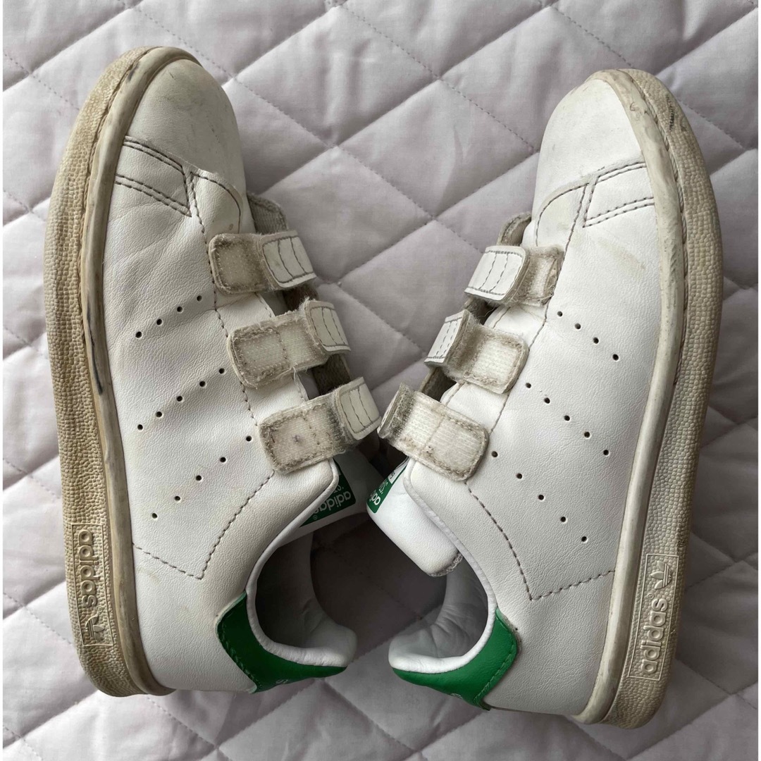 STANSMITH（adidas）(スタンスミス)の【中古品】adidasスタンスミス18cm キッズ/ベビー/マタニティのキッズ靴/シューズ(15cm~)(スニーカー)の商品写真