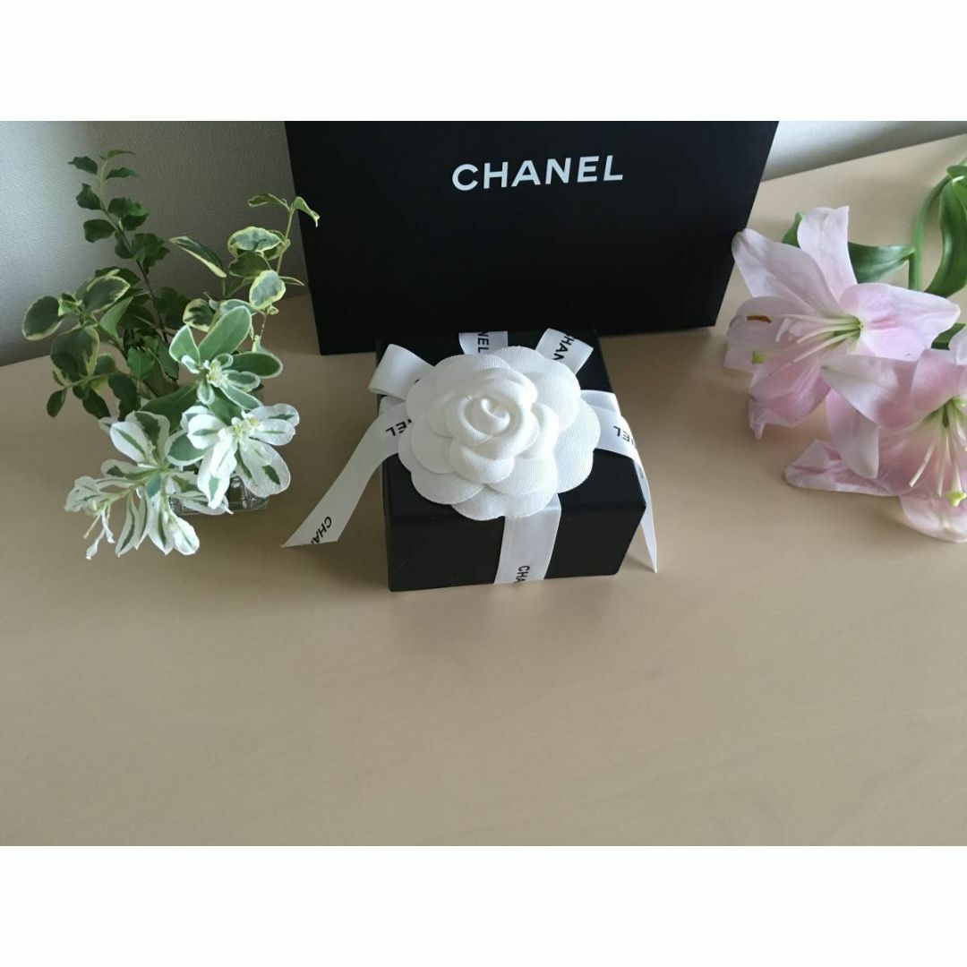 CHANEL(シャネル)の★CHANEL★空箱・ショップ袋セット★カメリア・リボン付★送料込み★ レディースのファッション小物(その他)の商品写真