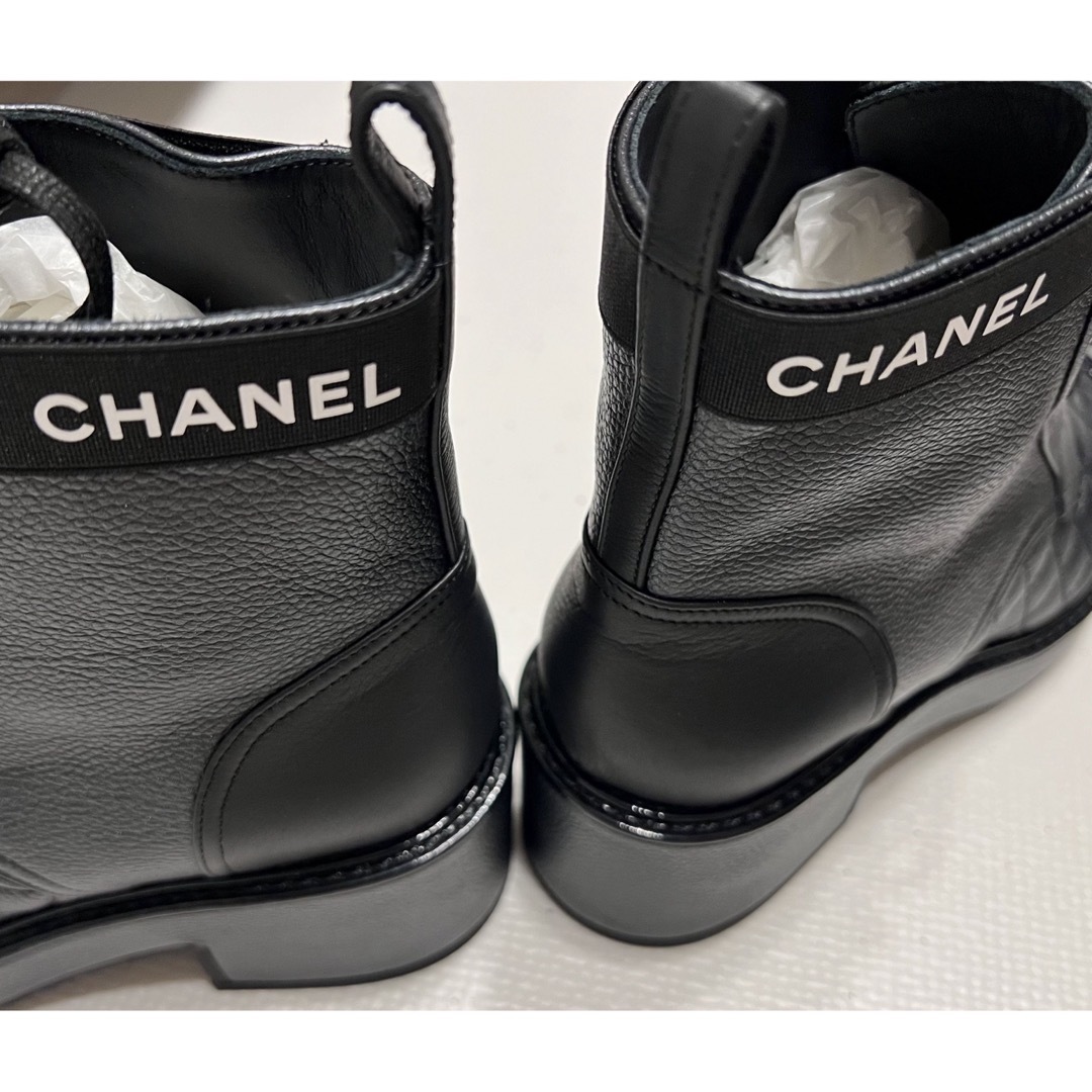 CHANEL(シャネル)の新品未使用　シャネル　レースアップ　ブーツ　36 chanel レディースの靴/シューズ(ブーツ)の商品写真