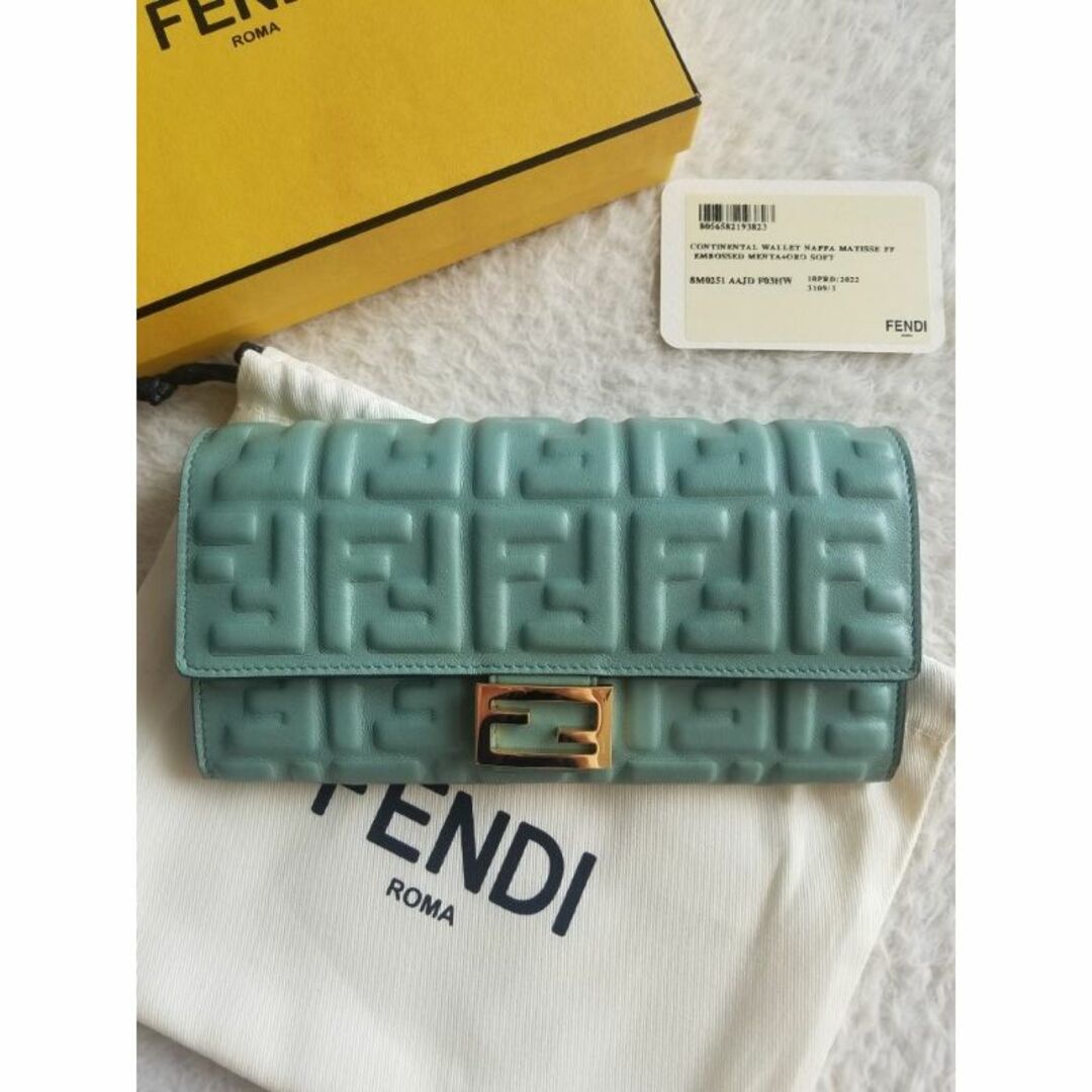 入手困難 FENDI フェンディ FFロゴ バゲット コンチネンタル 長財布