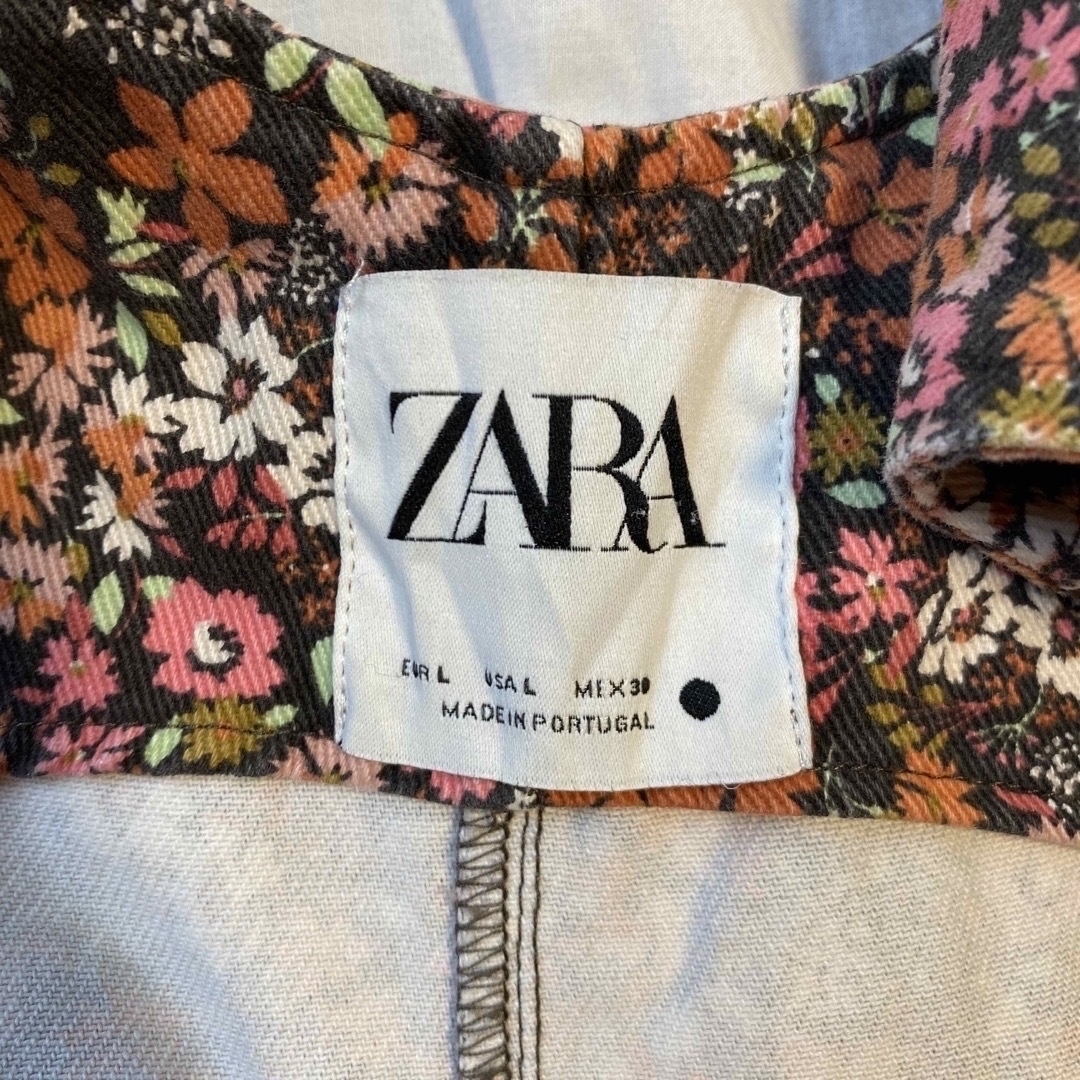 ZARA(ザラ)の【ZARA】花柄 オーバーオール サロペット オールインワン デニム パンツ  レディースのパンツ(サロペット/オーバーオール)の商品写真