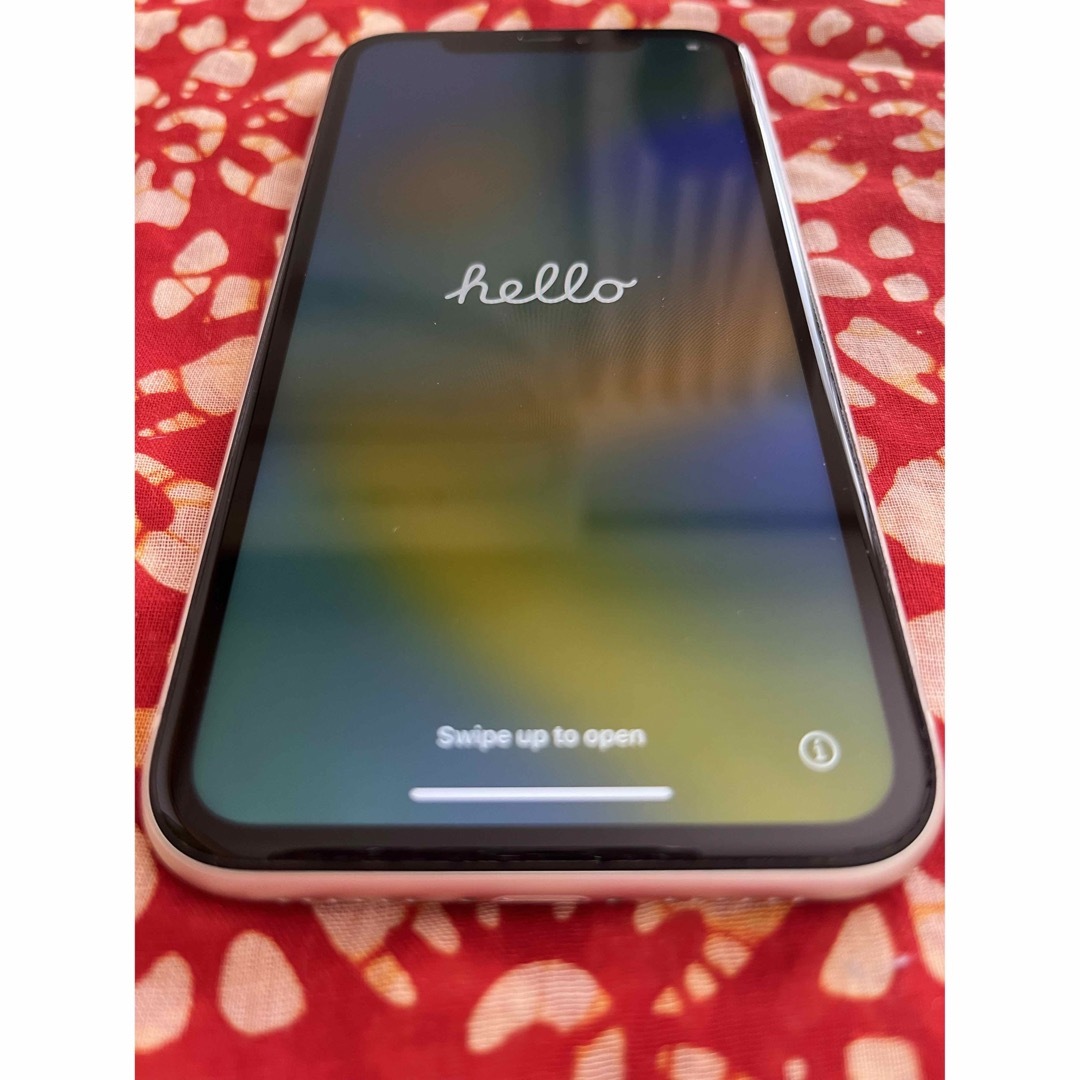 Apple(アップル)の Phone 11 ホワイト 64 GB Softbank    本体 スマホ/家電/カメラのスマートフォン/携帯電話(スマートフォン本体)の商品写真