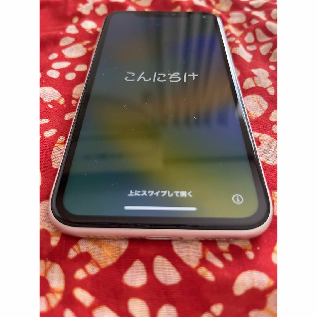 Apple(アップル)の Phone 11 ホワイト 64 GB Softbank    本体 スマホ/家電/カメラのスマートフォン/携帯電話(スマートフォン本体)の商品写真