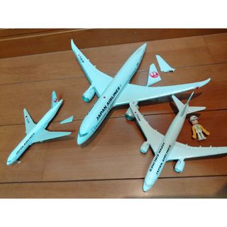 JAL ミニチュア模型 旅客機 おもちゃの通販 by カピバラ's shop｜ラクマ