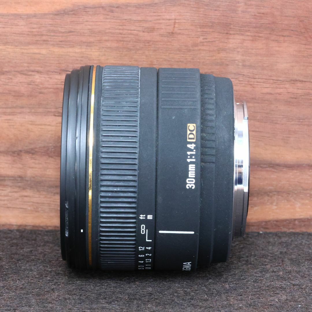 SIGMA(シグマ)のSIGMA 30mm F1.4 DC ソニーミノルタ用 Aマウント 単焦点レンズ スマホ/家電/カメラのカメラ(レンズ(単焦点))の商品写真