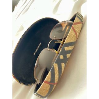 バーバリー(BURBERRY)のBurberryのサングラスとサングラスケース(サングラス/メガネ)