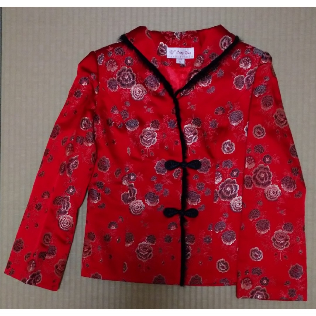 チャイナ服アウター ジャケット 中国服 チャイナボタン 現代風 赤 レッド レディースのジャケット/アウター(その他)の商品写真