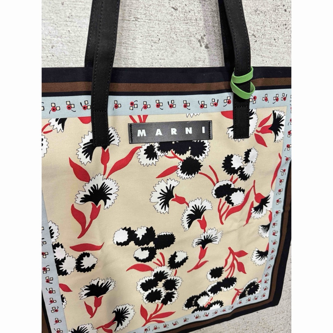 新品　MARNI マルニフラワーカフェ　バンダナトートバッグ　ベージュフラワー