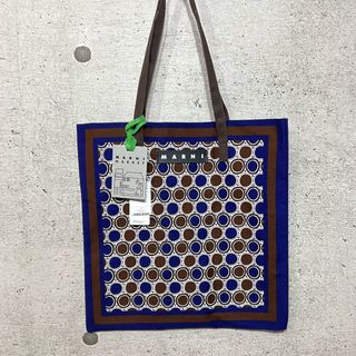 マルニ(Marni)の新品　MARNI マルニフラワーカフェ　バンダナトートバッグ　ネイビードット人気(トートバッグ)