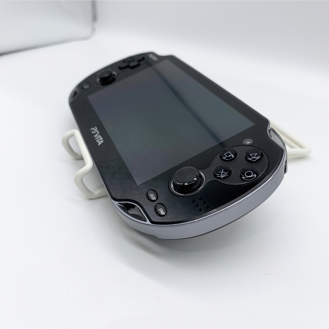 PlayStation Vita(プレイステーションヴィータ)の【完品・液晶美品】PS Vita PCH-1100 ブラック 本体 動作品 エンタメ/ホビーのゲームソフト/ゲーム機本体(携帯用ゲーム機本体)の商品写真