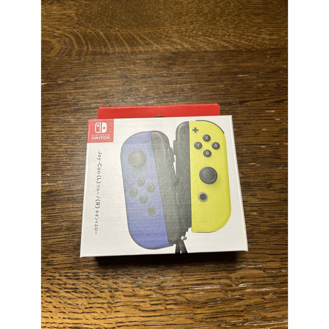Nintendo Switch(ニンテンドースイッチ)の純正ジョイコン　ブルー Ｌ　ネオンイエロー Ｒ　箱、ストラップ付き エンタメ/ホビーのゲームソフト/ゲーム機本体(家庭用ゲーム機本体)の商品写真