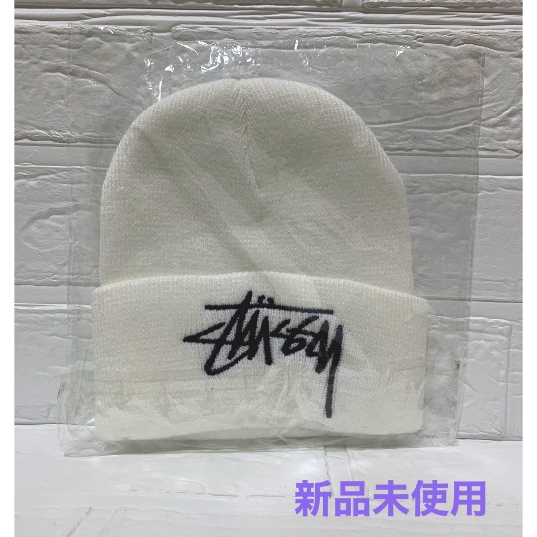 STUSSY(ステューシー)のstussy ニット帽　(ホワイト) レディースの帽子(ニット帽/ビーニー)の商品写真