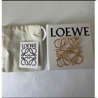 ロエベ(LOEWE)の本日で出品終了します。LOEWE ロエベ 正規品 アナグラム ブローチ ゴールド(ブローチ/コサージュ)