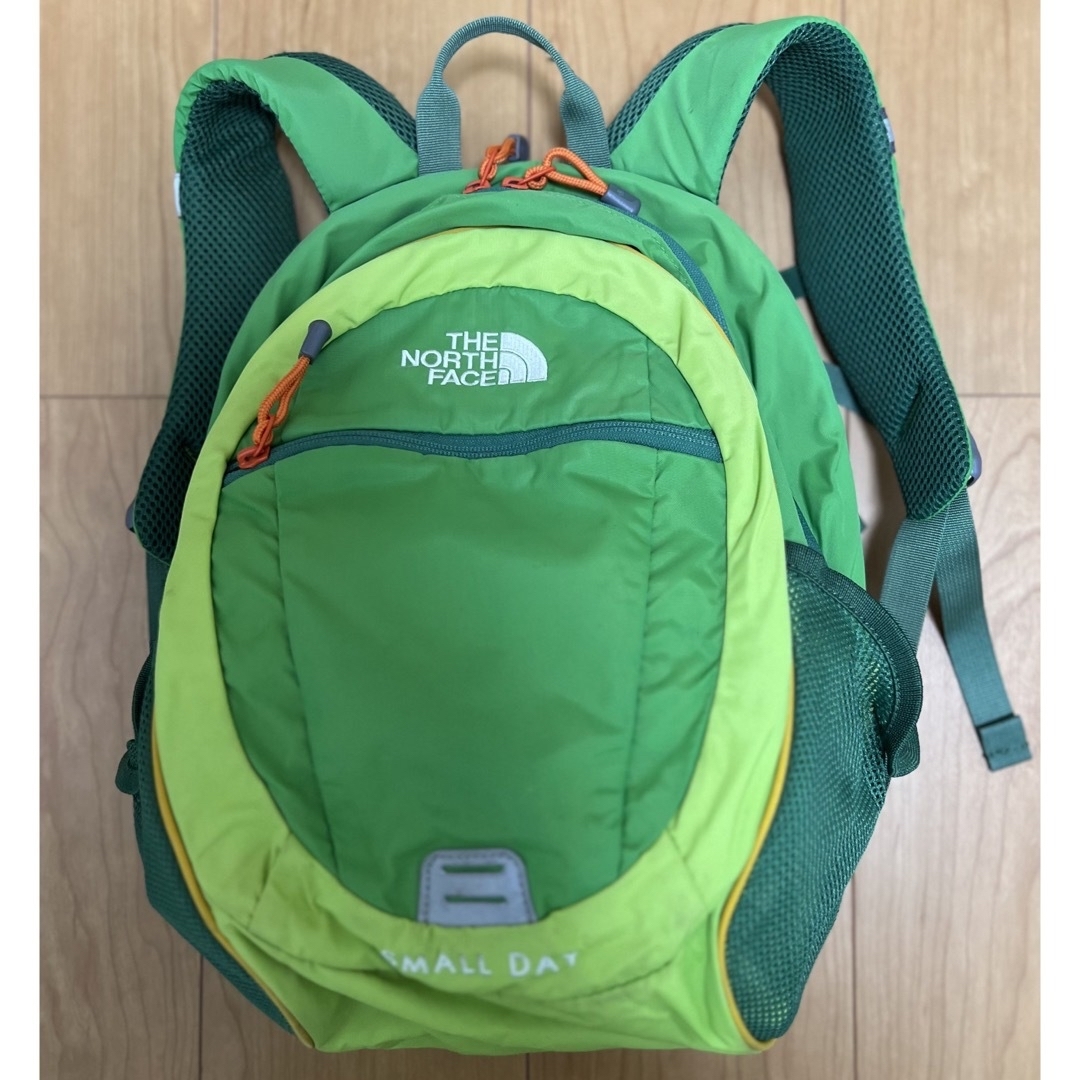 THE NORTH FACE(ザノースフェイス)のTHE NORTH FACE NMJ71402 SMALL DAY  キッズ/ベビー/マタニティのこども用バッグ(リュックサック)の商品写真