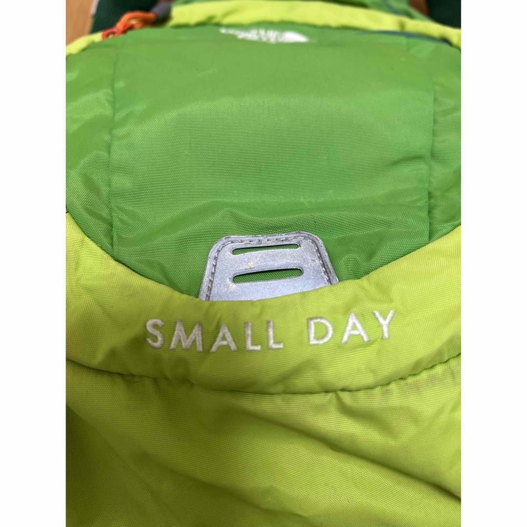 THE NORTH FACE(ザノースフェイス)のTHE NORTH FACE NMJ71402 SMALL DAY  キッズ/ベビー/マタニティのこども用バッグ(リュックサック)の商品写真