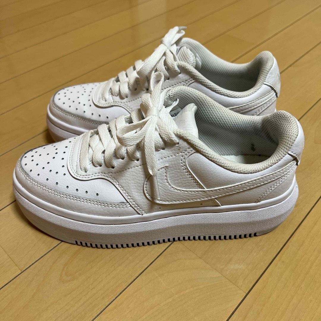 NIKE(ナイキ)のNIKE W COURT VISION ALTA LTR レディースの靴/シューズ(スニーカー)の商品写真