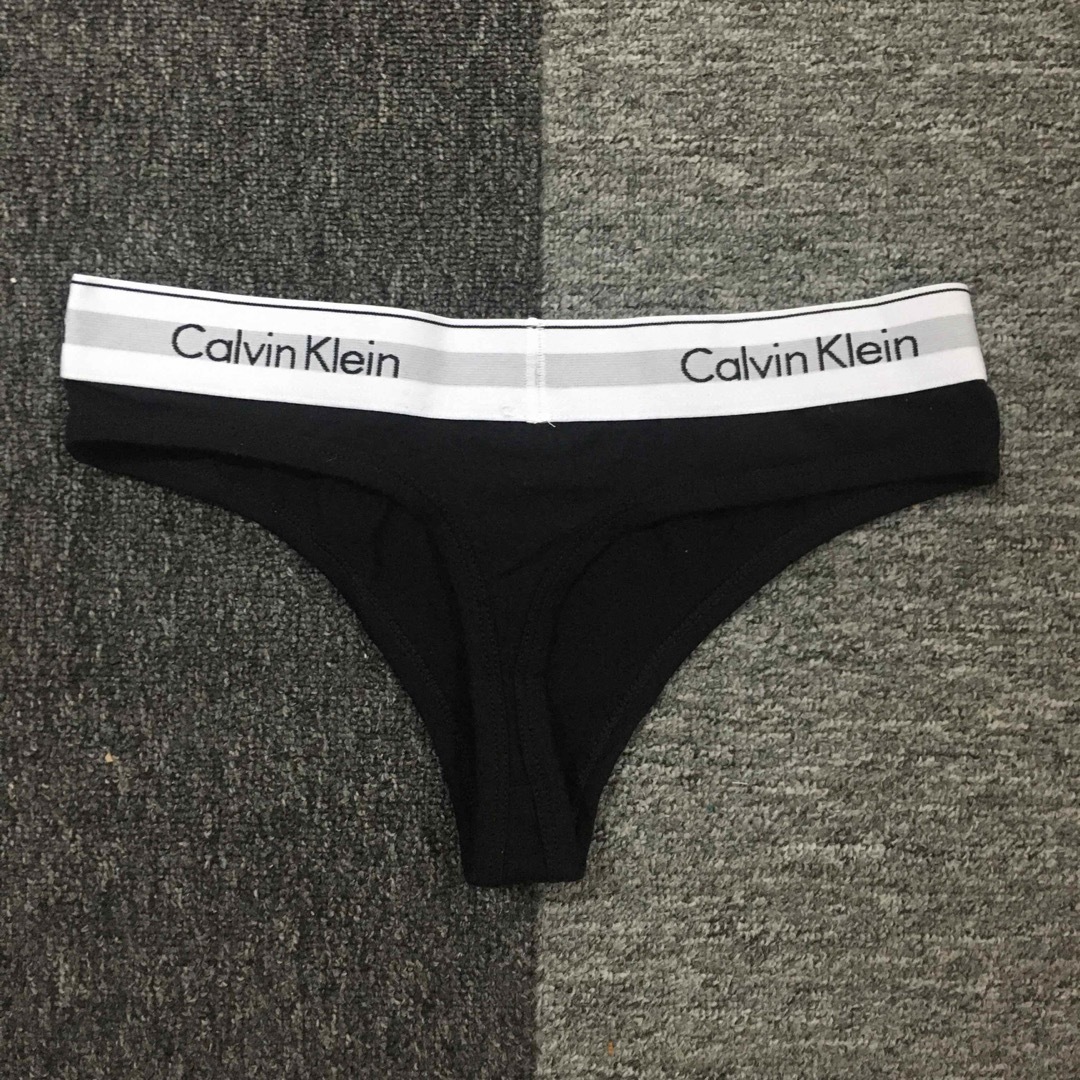 ck Calvin Klein(シーケーカルバンクライン)のカルバンクライン　レディース　上下セット　ブラ&ショーツTバッグ　黒　下着　 L レディースの下着/アンダーウェア(ブラ&ショーツセット)の商品写真