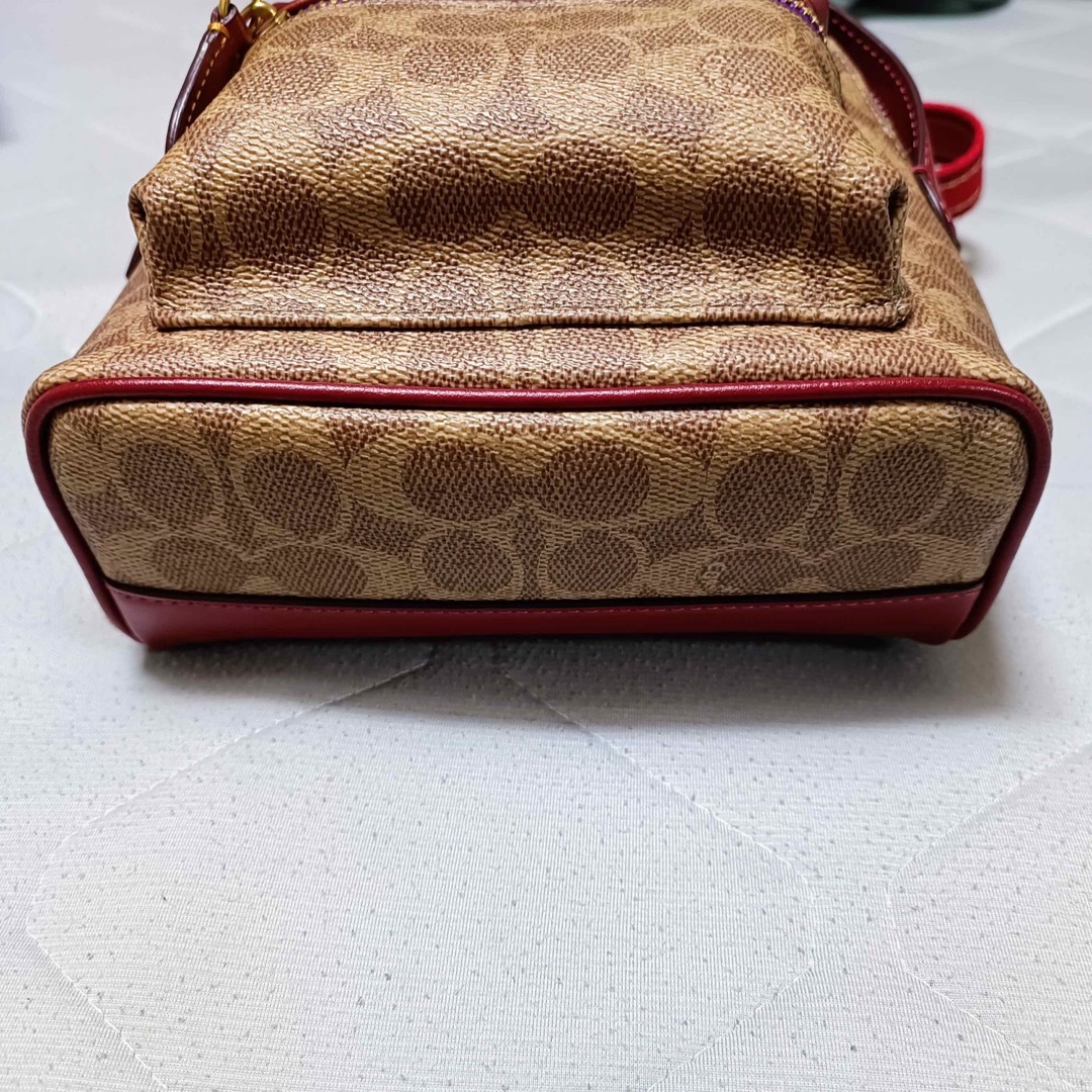 COACH(コーチ)のセール未使用 極美品 coach リュックサック  チャーター18 C5285  レディースのバッグ(リュック/バックパック)の商品写真